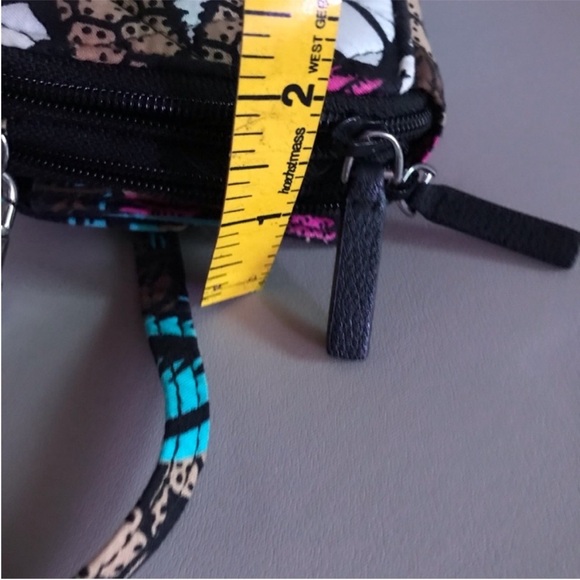 Vera Bradley All In One Crossbody/Wristlet/ Wallet EUC - Picture 4 of 10